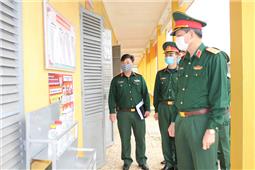 Chính ủy Quân khu kiểm tra Lữ đoàn Xe tăng 409